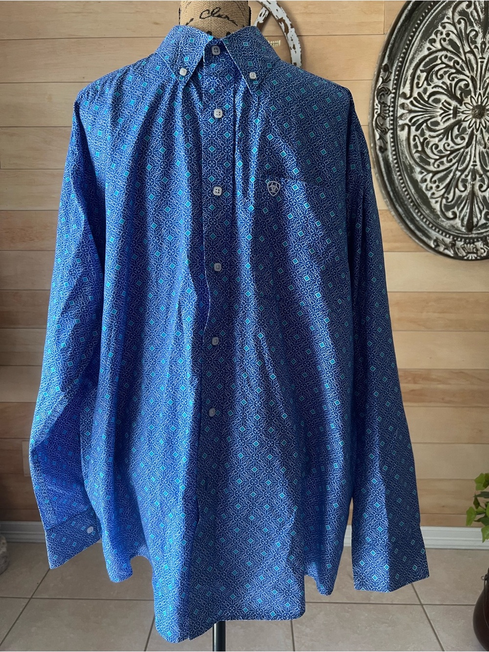 Ariat Blue and Turquoise Geometric Button-Up Shirt Size XL